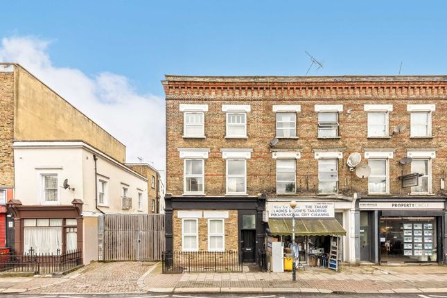 Flat to rent in Kilburn Lane, London