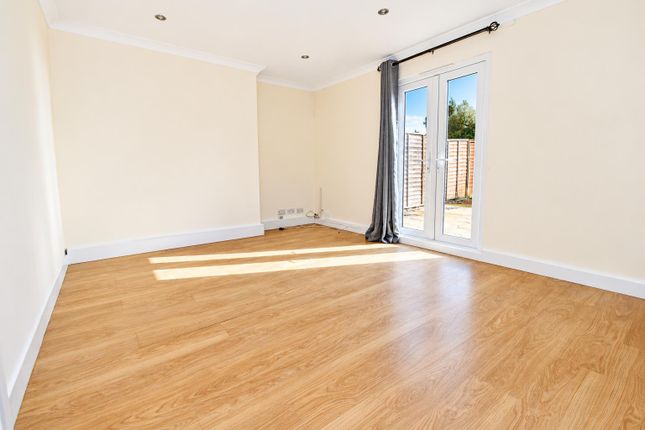 212, Spencers Croft, Harlow photo 2