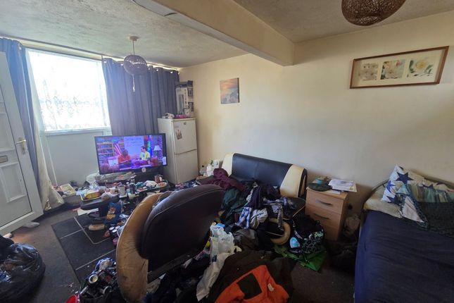 45, Tudor Court, Tipton photo 2