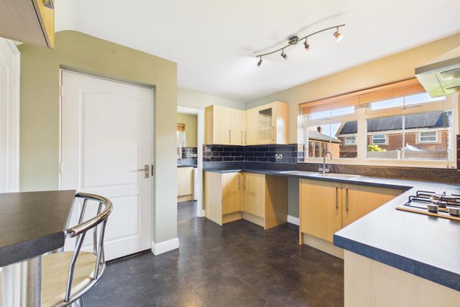 3, Acacia Close, Chippenham photo 3