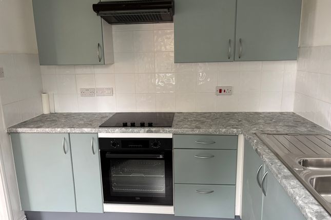 10, Pashler Gardens, Kettering photo 2