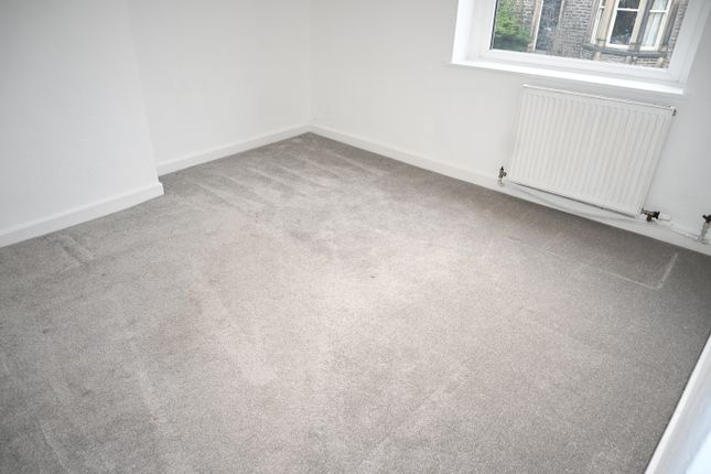 564, Leeds Road, Thackley photo 4