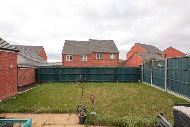 Semi-detached house for sale in Lawrence Close, Banbury