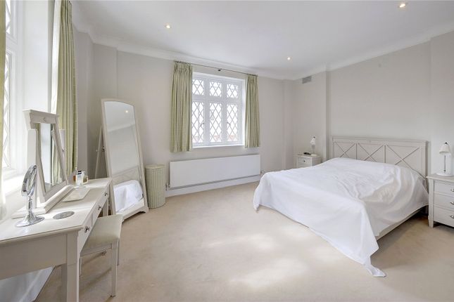 Flat for sale in Stone Hall, Stone Hall Gardens, London