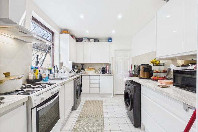 9, Burleigh Gardens, Surrey photo 2