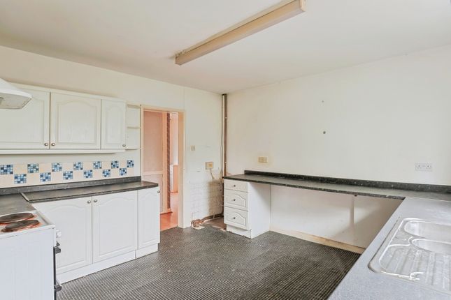 5, Linmead Drive, Bournemouth photo 3