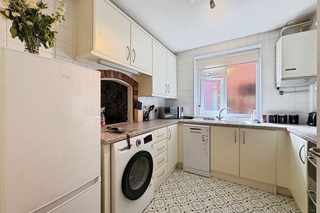 Flat 1, Aileen Gardens, 51, Park Road, Surrey photo 2