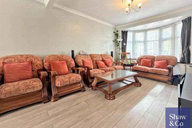 764, Hanworth Road, Hounslow photo 2
