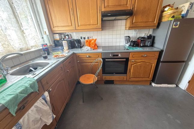 23, Maple Court, Erith photo 4