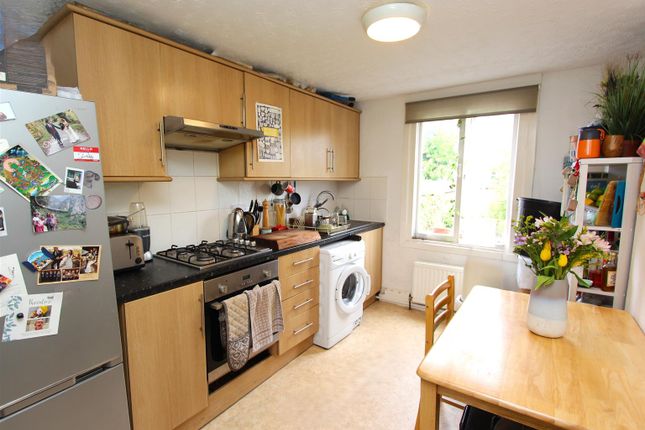 Flat to rent in Park Ridings, Hornsey