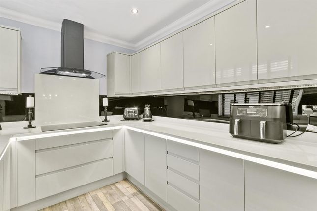 13, Macphie Road, Dumbarton photo 2