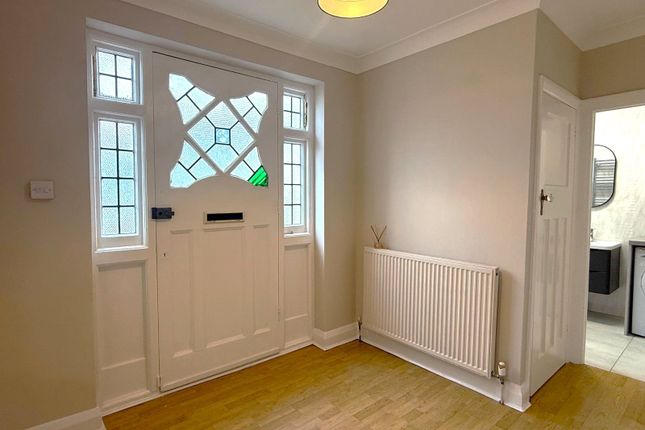 20, Oak Tree Drive, London photo 3