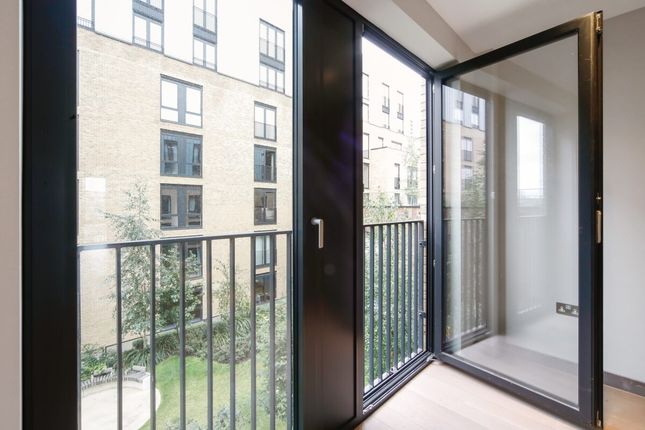 Flat to rent in Chivers Passage, London