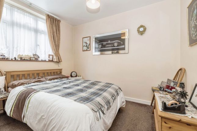 Flat for sale in Cervantes Court, Northwood
