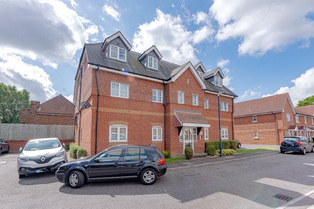 Thumbnail Flat to rent in Stagshaw Close, Maidstone
