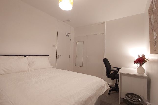 Duplex to rent in Harrow Road, London