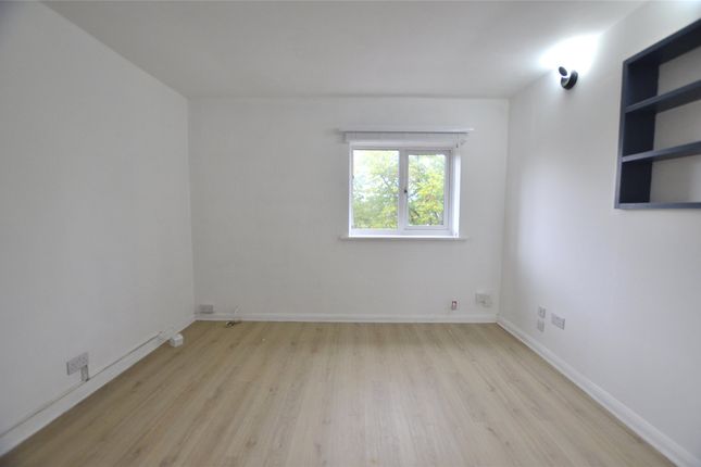 Flat 9 Elm Lodge, 7, Grove Road, Mitcham photo 4