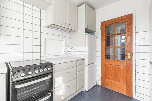 Warren Court, 10 Castlebar Park London, Ealing photo 4
