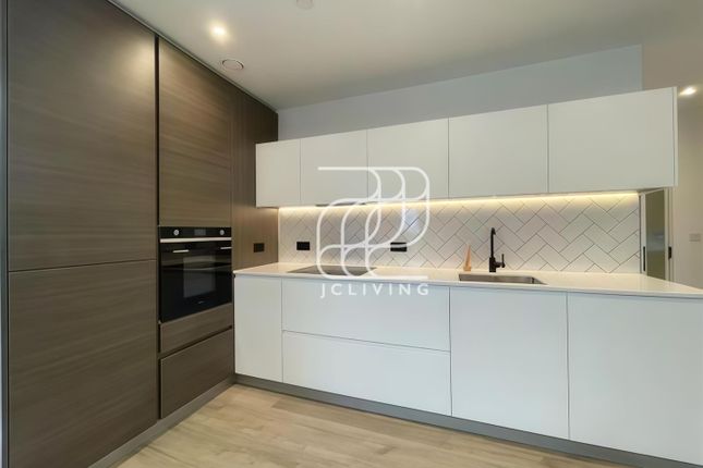 KZ93, Flat 806, Loder House, 2 Anderson Road, London photo 4