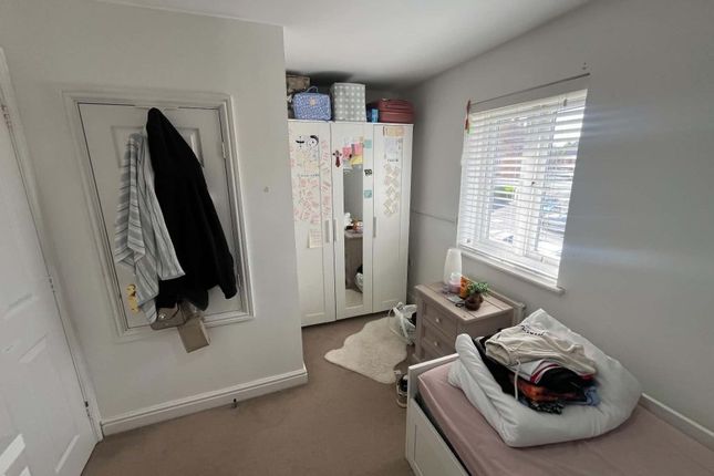 12, Montague Drive, Thatcham photo 4