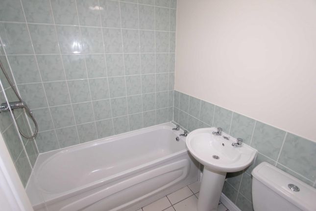 15. Bathroom.Jpg