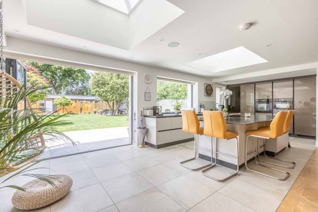 29, Thorney Lane South, Richings Park photo 3