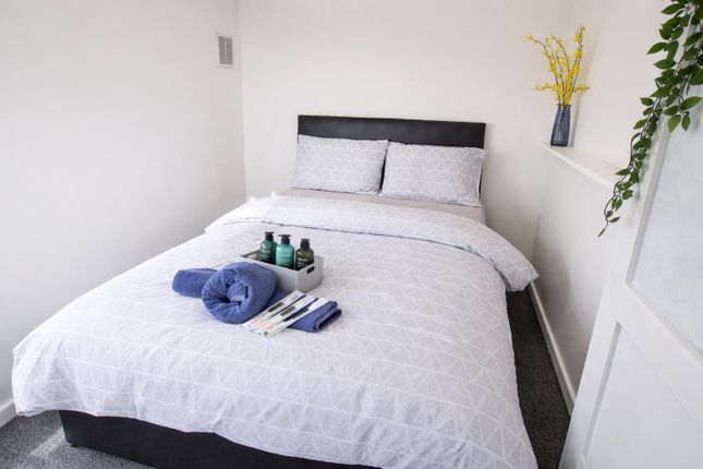 Room 4, 44, Bathurst Walk, Iver photo 4