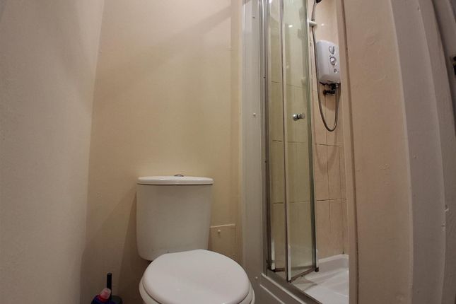 Flat E, Lotus House, Gorse Hill photo 4