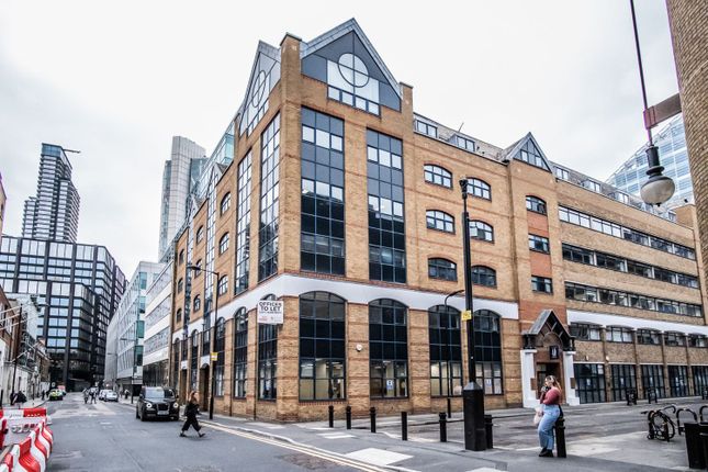Office to let in Clifton Street, London