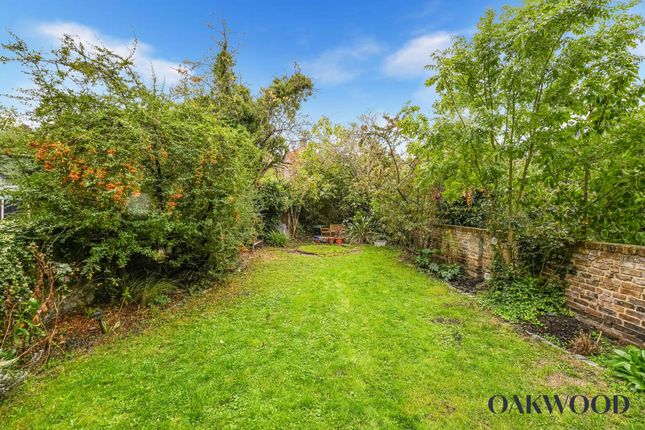 Garden Flat, 43 Queens Drive, London photo 4