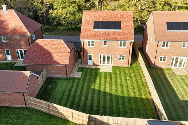 9, Maple Drive, Kirdford photo 3