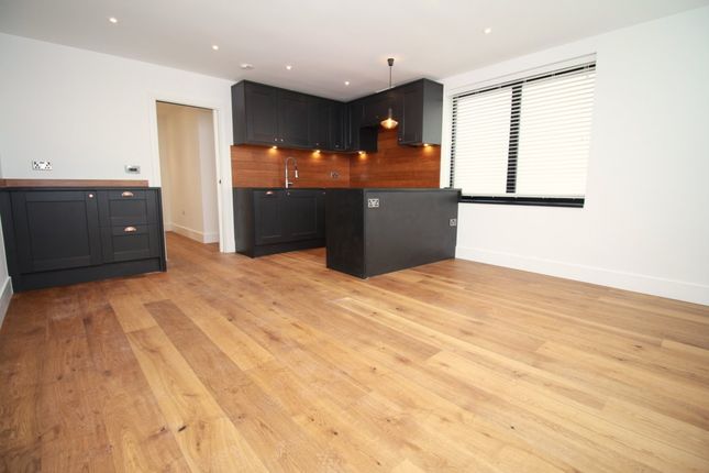 Flat 3, 44, High Street, Farnborough, Kent photo 2