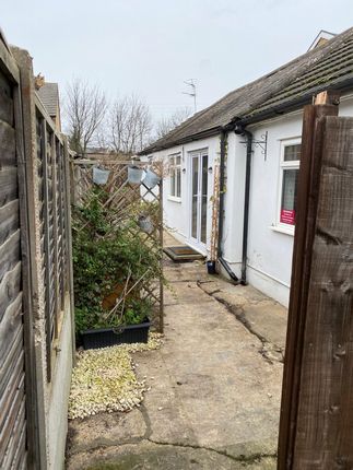 Thumbnail Bungalow to rent in Victoria Road, Romford