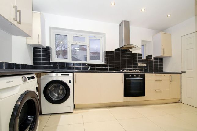 7 Cromer Close, Uxbridge photo 2