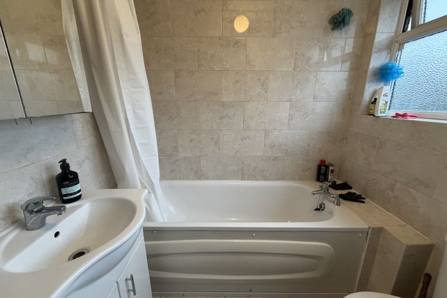 35 Balnacraig Avenue, LONDON photo 2