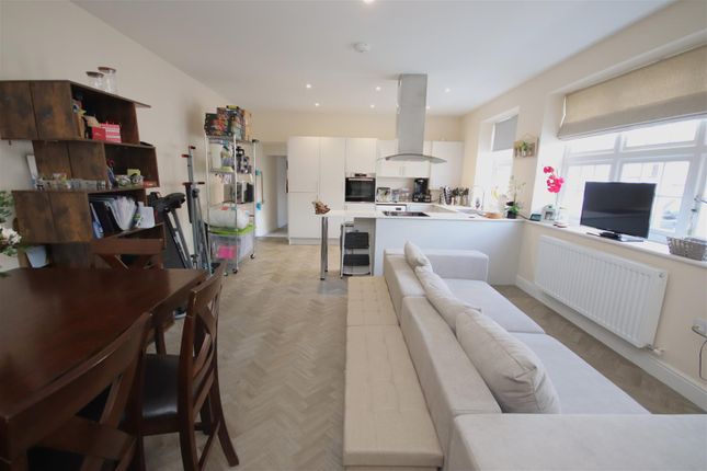 Flat 1, 168A, High Street, Newmarket photo 4