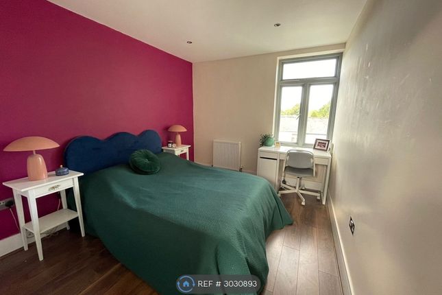 Flat, A Morden Road, London photo 3