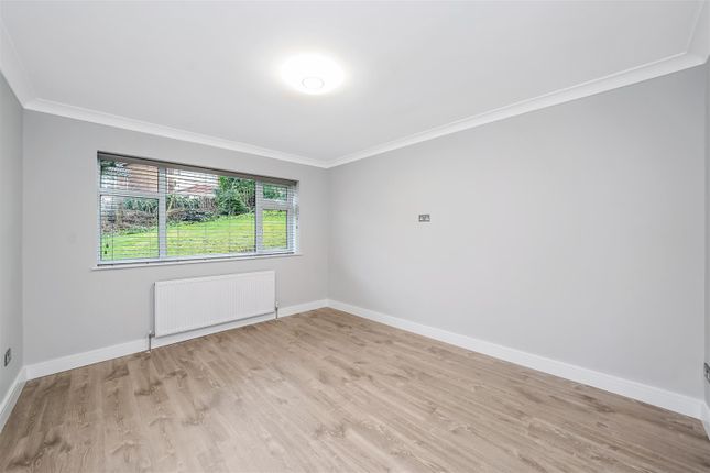 Flat to rent in Top House Rise, North Chingford