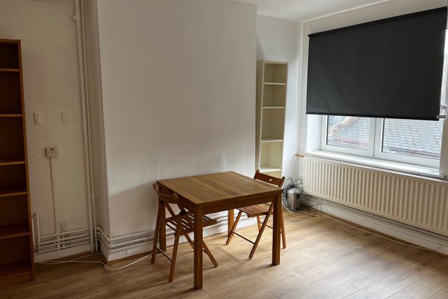 Thumbnail Flat to rent in Bermondsey Wall East, London