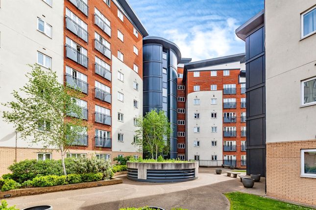 1-bed flat on 115, Aspects Court, Slough, £145,000