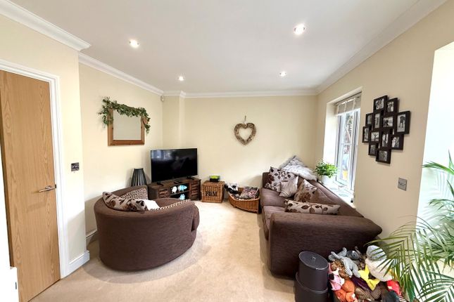 14, Abbey Place, Bracknell photo 3