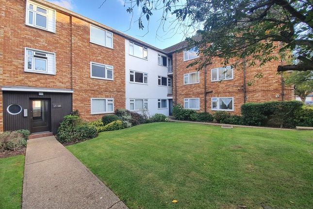 Thumbnail Flat for sale in Hadleigh Lodge, London, Woodford Green
