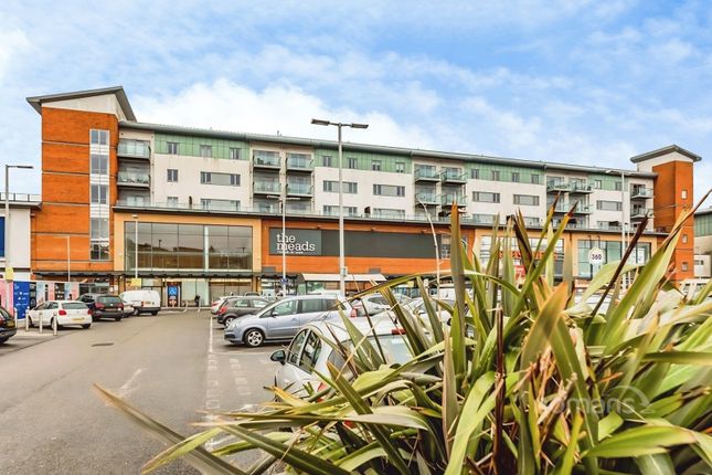 1-bed flat on Queensmead, Hampshire, £1,250/mo