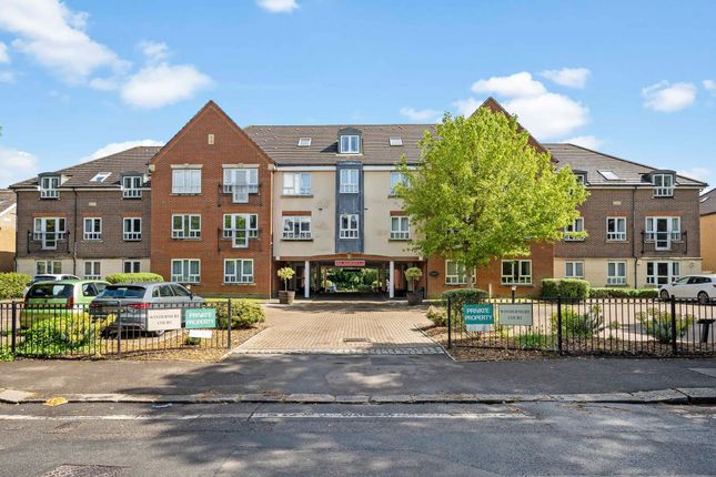 2-bed flat on Flat 13, Windermere Court, Carshalton, £299,950