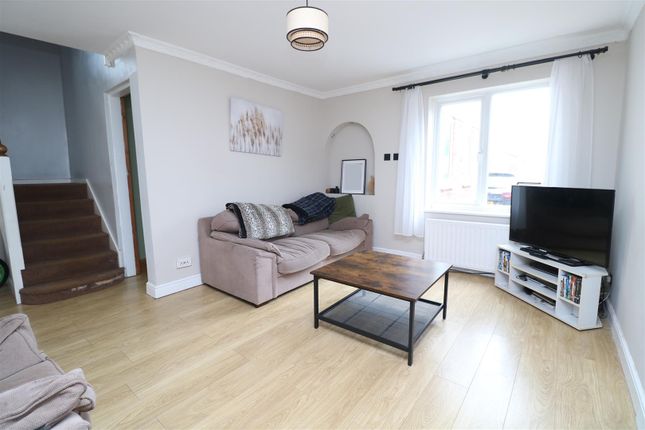 30, Crawley Crescent, Broadmead, Trowbridge photo 3