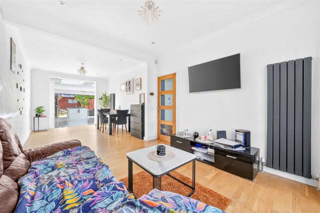11, Clifford Avenue, Ilford photo 3