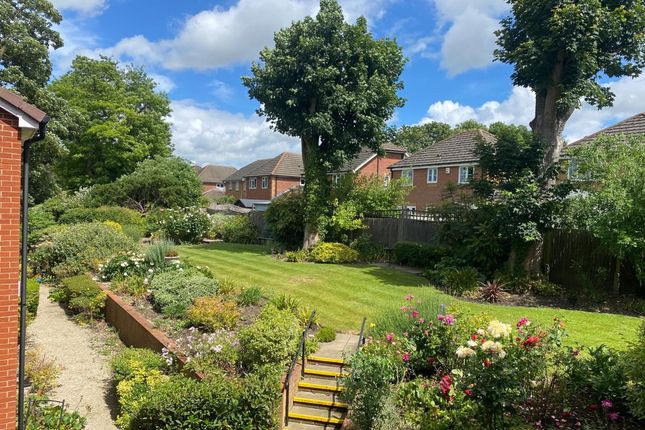 12 Pearl Court, Aylesbury photo 3