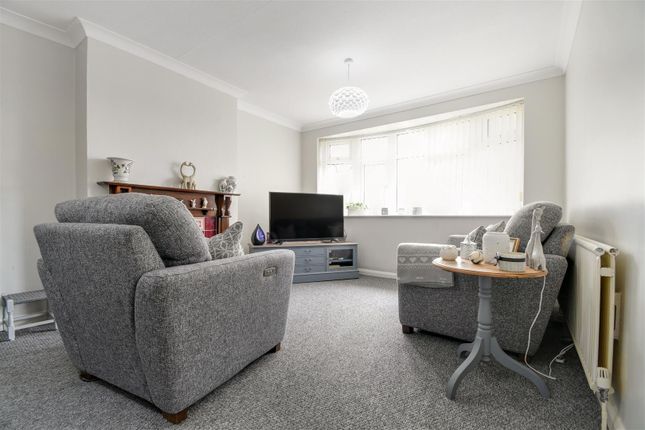 30, Cambridge Avenue, Scunthorpe photo 2