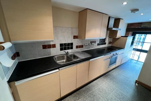 18 Byron Studios, Byron Street, Bradford photo 2