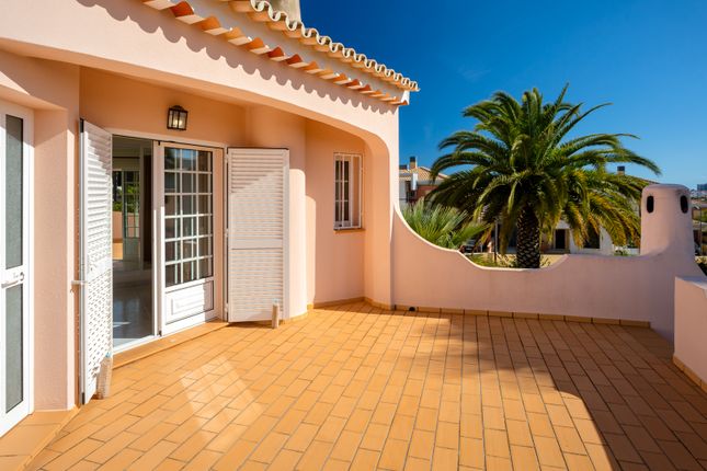 Villa for sale in Quinta Das Flores, Albufeira E Olhos De Água, Albufeira, Central Algarve, Portugal